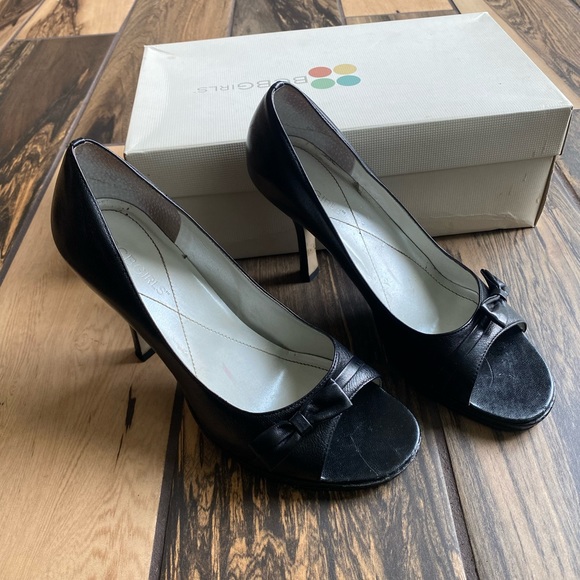 BCBGirls peekaboo Toe High Heel. Size 7 - Picture 5 of 9